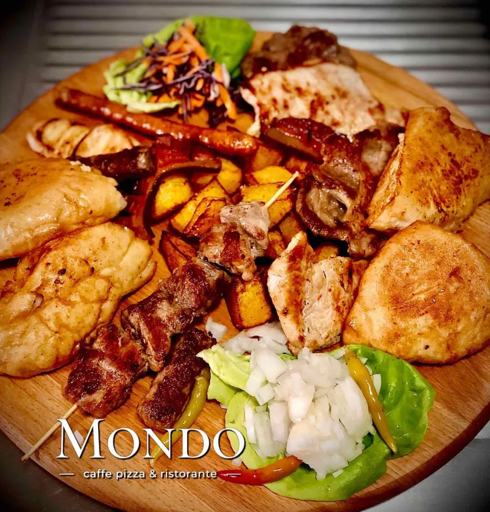 Gril plata i miješano meso sa roštilja – restoran Mondo Bijeljina / Mixed grill platter, best restaurant in Bijeljina